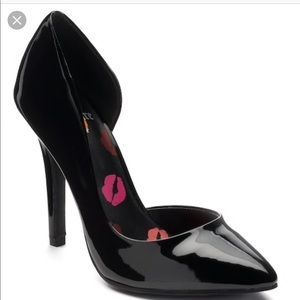 Juicy Couture black patent pumps 6